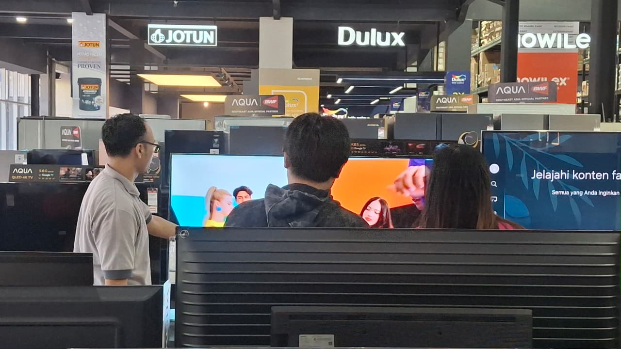 Inspirasi Ruang Keluarga Nyaman dengan TV Layar Besar, Bikin Momen Berkumpul Semakin Seru
