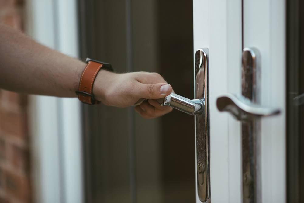 Jangan Sampai Salah! Begini Tips Memilih Jenis Handle Pintu yang Tepat Sesuai dengan Bahan Pintunya